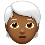 🧑🏾‍🦳 Erwachsener: Mitteldunkle Hautfarbe, Weißes Haar Emoji von Apple