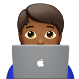 🧑🏾‍💻 It-Experte/it-Expertin: Mitteldunkle Hautfarbe Emoji von Apple