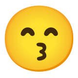 😙 Visage Aux Yeux Rieurs Faisant Un Bisou Emoji par Google