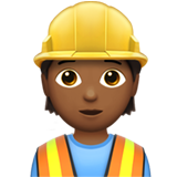 👷🏾 Bauarbeiter(in): Mitteldunkle Hautfarbe Emoji von Apple