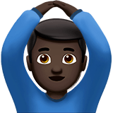 🙆🏿‍♂️ Mann Mit Händen Auf Dem Kopf: Dunkle Hautfarbe Emoji von Apple