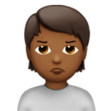 🙎🏾 Schmollende Person: Mitteldunkle Hautfarbe Emoji von Apple