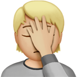 🤦🏼 Sich An Den Kopf Fassende Person: Mittelhelle Hautfarbe Emoji von Apple