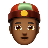 👲🏾 Mann Mit Chinesischem Hut: Mitteldunkle Hautfarbe Emoji von Apple