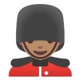 💂🏽‍♂️ Garde Homme : Peau Légèrement Mate Emoji par Google
