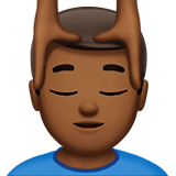 💆🏾‍♂️ Mann, Der Eine Kopfmassage Bekommt: Mitteldunkle Hautfarbe Emoji von Apple
