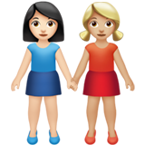 👩🏻‍🤝‍👩🏼 Deux Femmes Se Tenant La Main : Peau Claire Et Peau Moyennement Claire Emoji par Apple