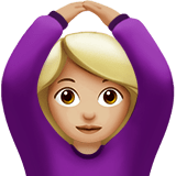 🙆🏼‍♀️ Frau Mit Händen Auf Dem Kopf: Mittelhelle Hautfarbe Emoji von Apple
