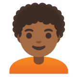 🧑🏾‍🦱 Erwachsener: Mitteldunkle Hautfarbe, Lockiges Haar Emoji von Google