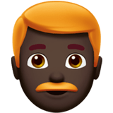 👨🏿‍🦰 Mann: Dunkle Hautfarbe, Rotes Haar Emoji von Apple