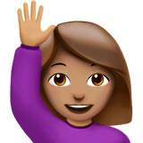🙋🏽‍♀️ Femme Qui Lève La Main : Peau Légèrement Mate Emoji par Apple