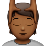 💆🏾 Person, Die Eine Kopfmassage Bekommt: Mitteldunkle Hautfarbe Emoji von Apple